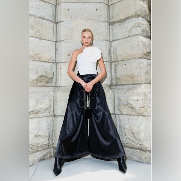 RISKY BUSINESS WRAP AROUND WIDE LEG SATIN PANT IN BLACK - Picture 3 of 11